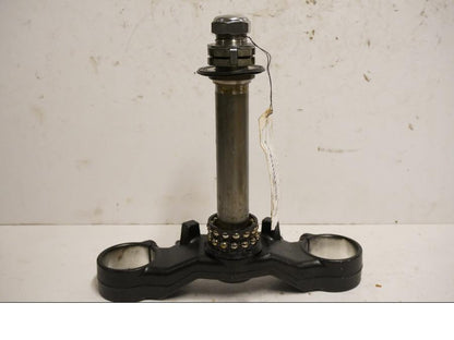 Framsidan på Gaffelkrona från en Yamaha FZ-8 -2011 motorcykel.