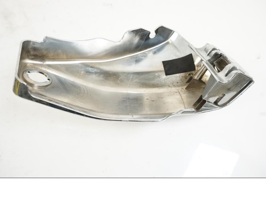 Baksidan på Motorkåpa från en Yamaha XVS 1100 -2004 motorcykel.