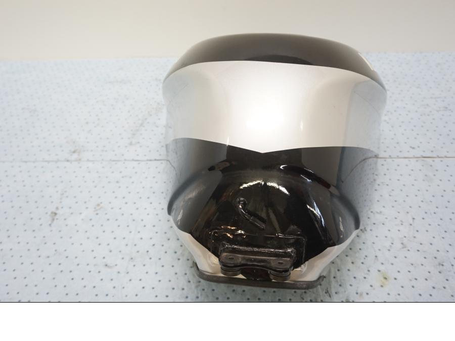 Vänster sida på Bensintank från en Kawasaki ZX-6R -2000 motorcykel.