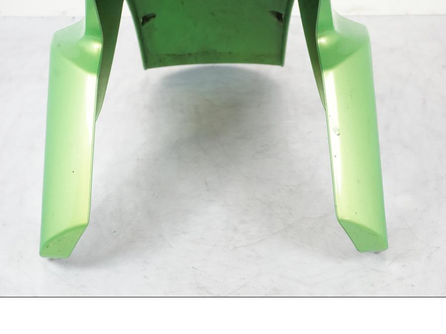 Snett nerifrån på Framskärm från en Kawasaki ZX-6R -2011 motorcykel.