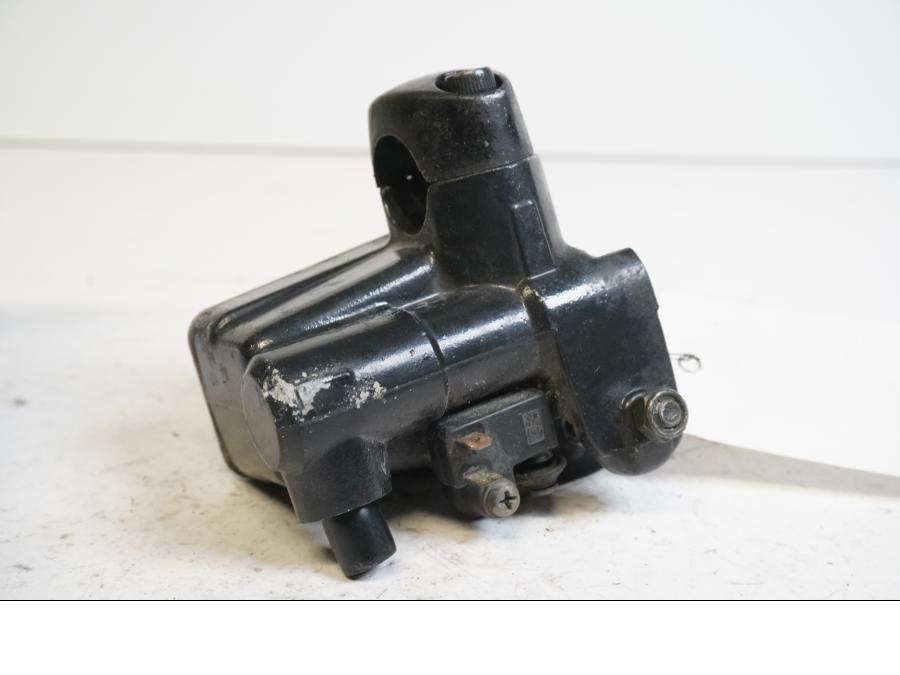 Höger sida på Bromshuvudcylinder från en Yamaha V-MAX 1200 -1997 motorcykel.