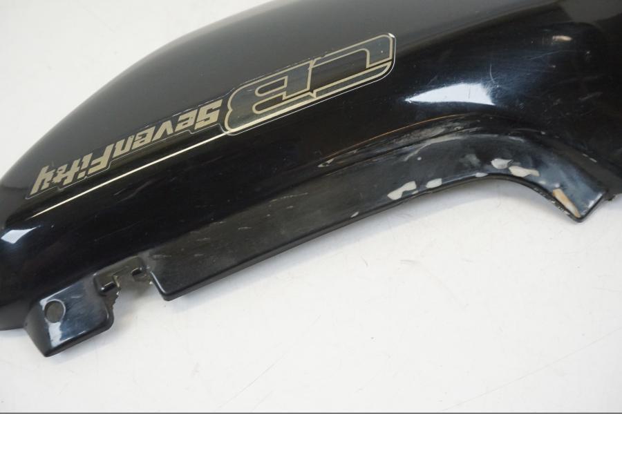 Snett nerifrån på Sidopanel från en Honda CB 750 -2002 motorcykel.