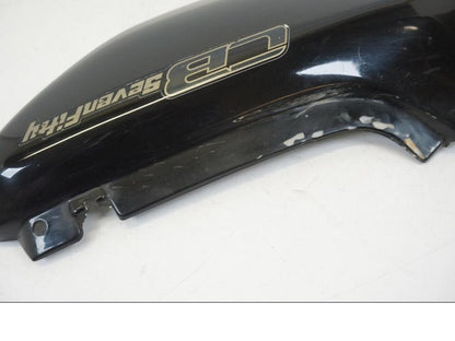 Snett nerifrån på Sidopanel från en Honda CB 750 -2002 motorcykel.