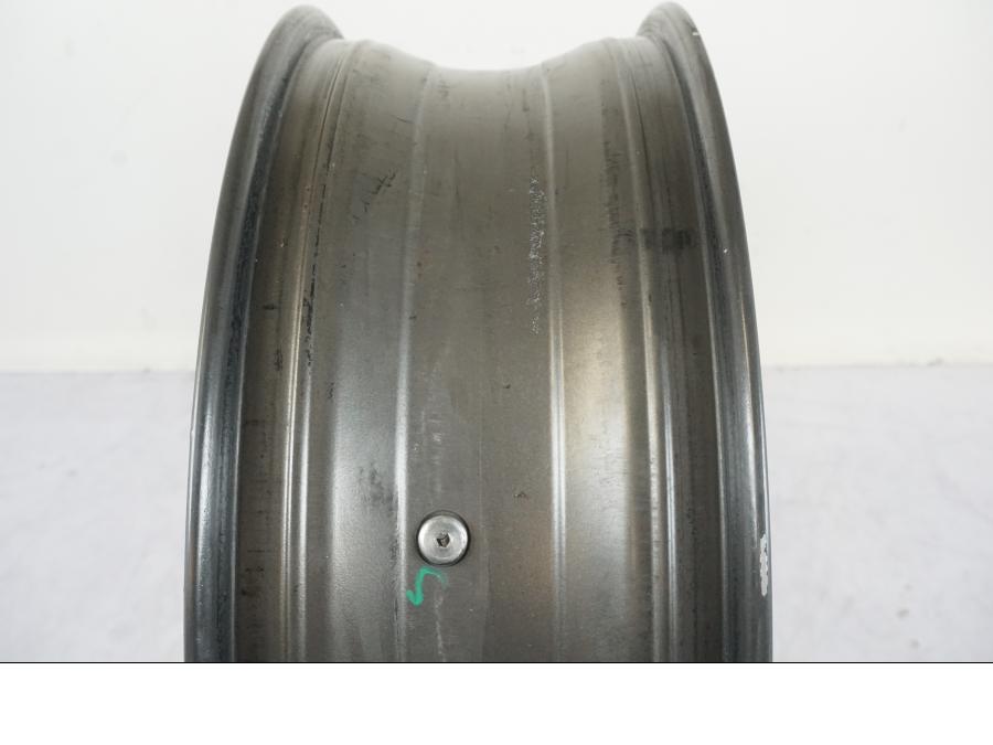 Extrabild2 på Fälg från en KTM 950 SM -2006 motorcykel.