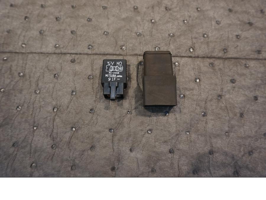 Framsidan på Relä från en Honda CBR 900 RR -1999 motorcykel.