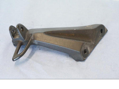 Höger sida på Fotpinnefäste från en Suzuki GSX 1300 BK -2008 motorcykel.