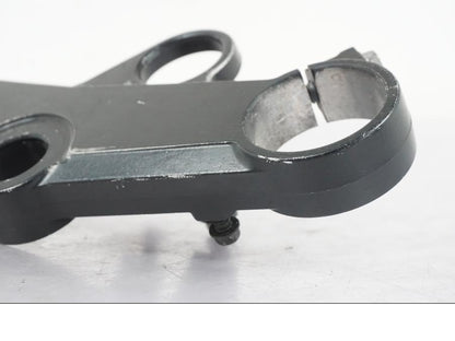 Snett nerifrån på Gaffelkrona från en Suzuki GSX-R 600 -2001 motorcykel.