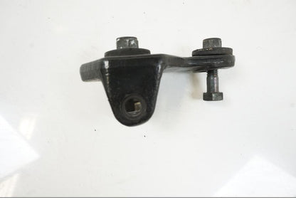 Baksidan på Fotpinnefäste från en Yamaha BT 1100 -2003 motorcykel.