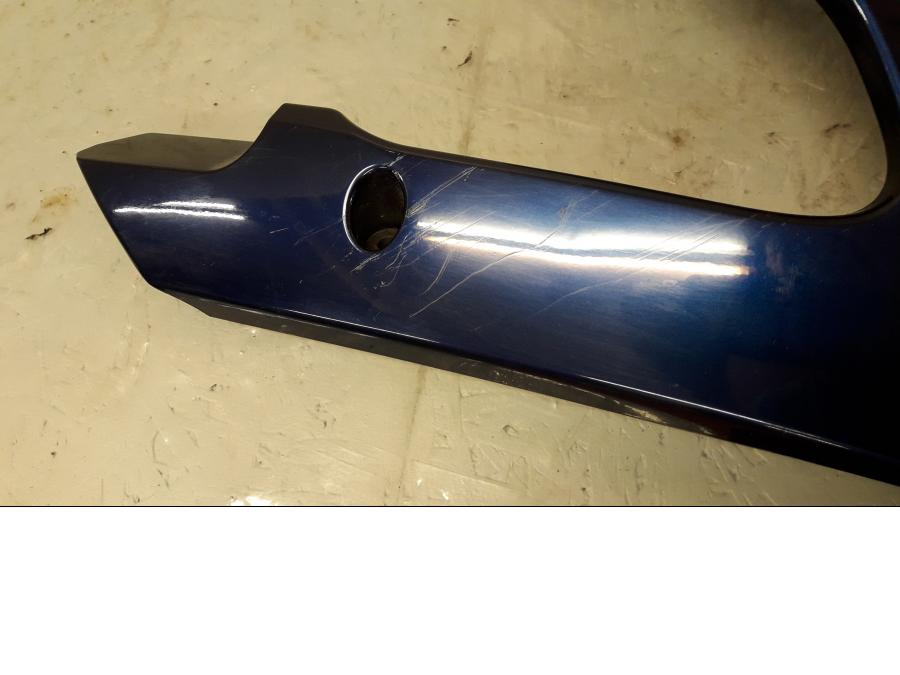 Vänster sida på Sidkåpa från en Yamaha FJR 1300 -2006 motorcykel.