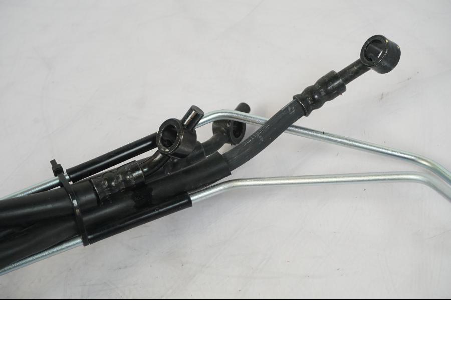 Höger sida på Bromsledning från en Kawasaki Z 900 -2021 motorcykel.