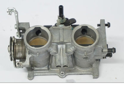 Snett nerifrån på Spjällhus från en Honda CB 500 X -2015 motorcykel.