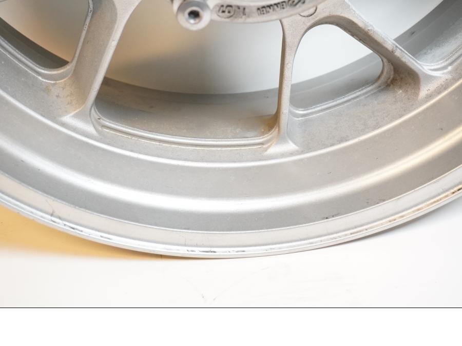 Extrabild1 på Fälg från en Kawasaki ZZ-R 1400 -2010 motorcykel.