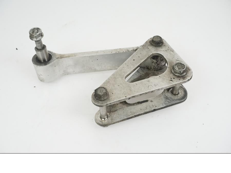 Baksidan på Stötdämparlänkage från en Honda CBR 1000 RR -2010 motorcykel.