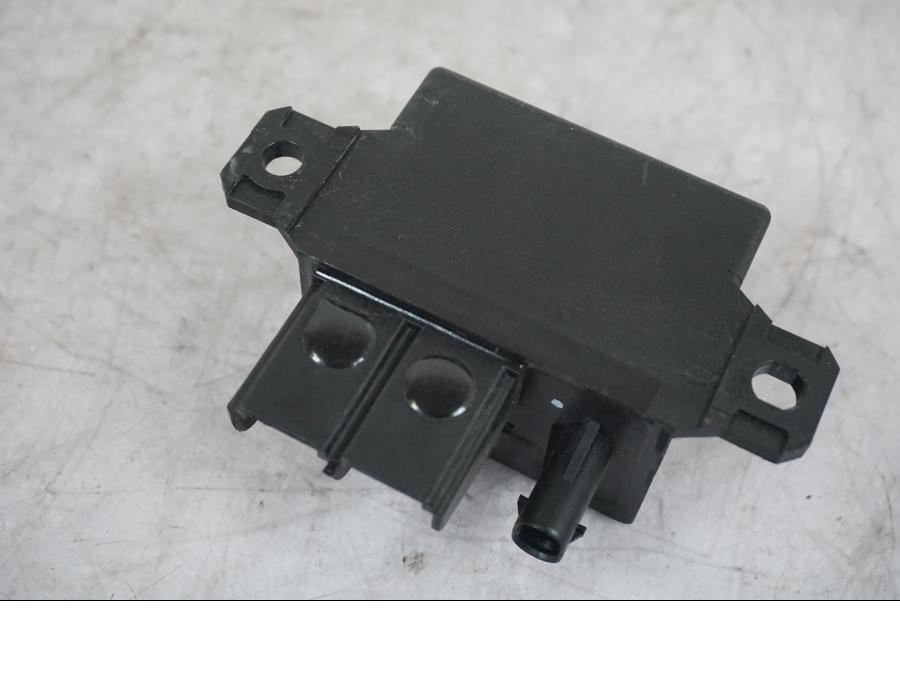 Vänster sida på Startrelä från en BMW F 800 R -2018 motorcykel.