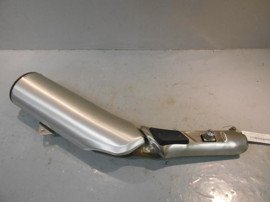 Framsidan på Ljuddämpare från en Suzuki DL 1000 -2003 motorcykel.