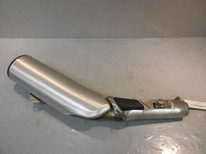 Framsidan på Ljuddämpare från en Suzuki DL 1000 -2003 motorcykel.