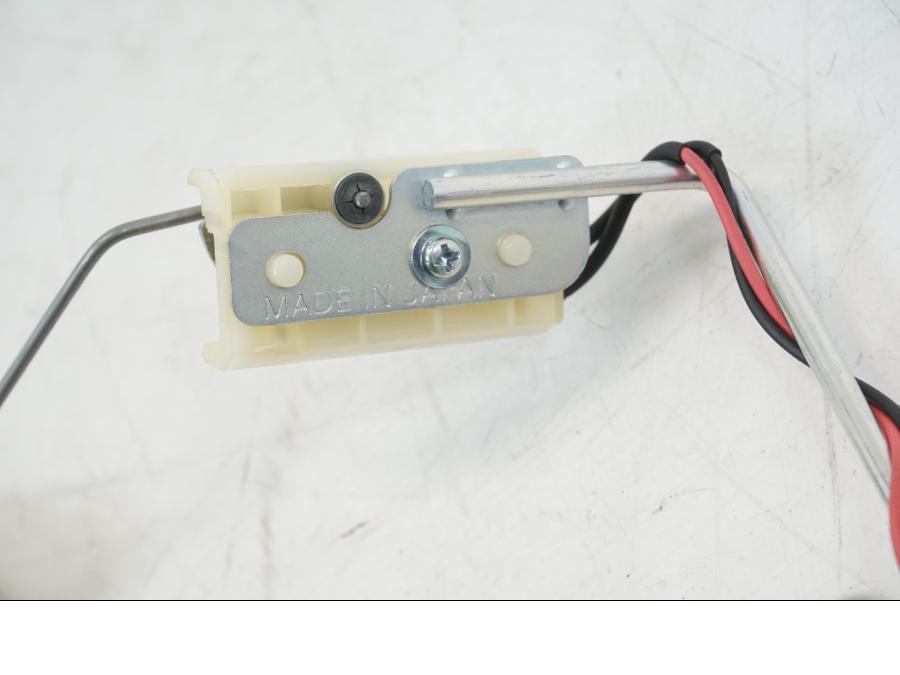 Snett uppifrån på Bensinmätare från en Honda CB 600 F -2008 motorcykel.