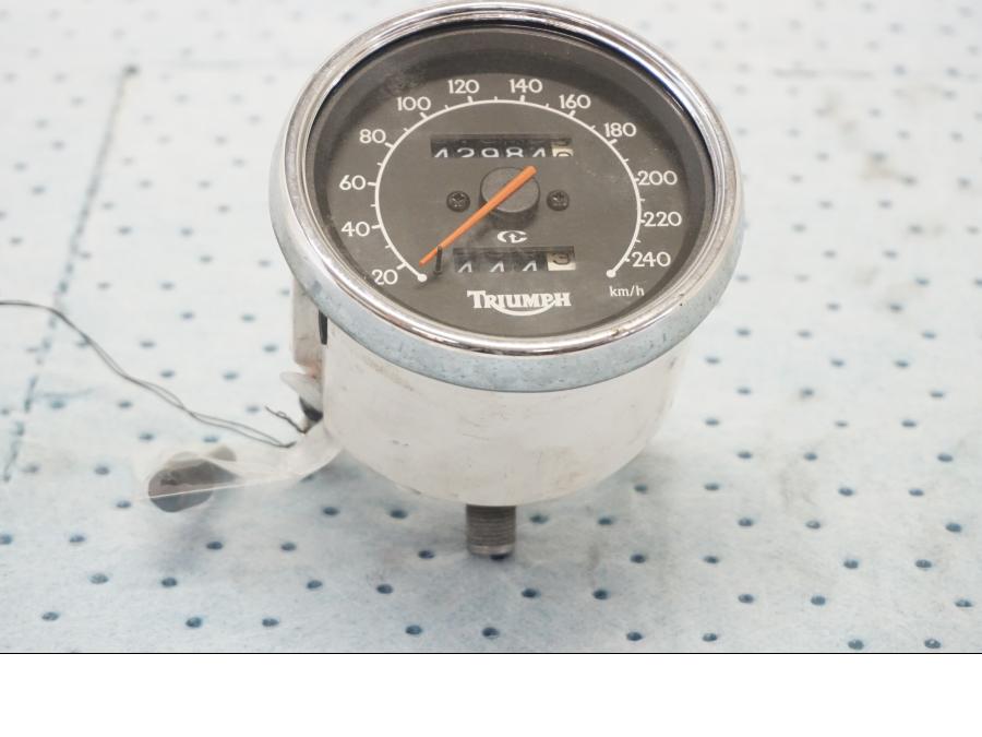 Framsidan på Hastighetsmätare från en Triumph Thunderbird 900 -2000 motorcykel.