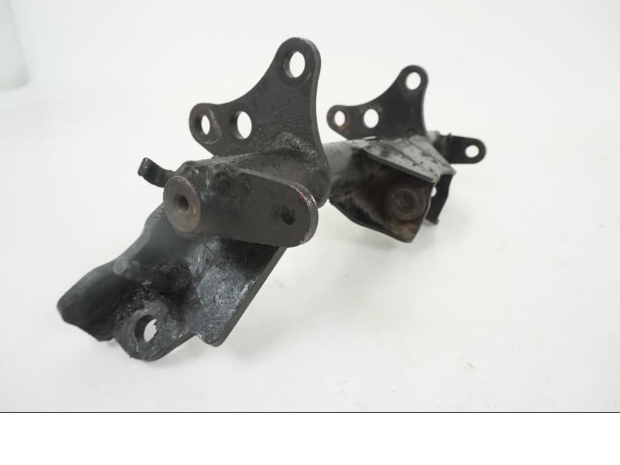 Höger sida på Sidostödsfäste från en Honda XL 1000 V -2008 motorcykel.