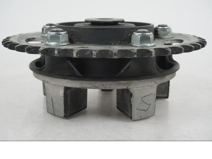 Snett uppifrån på Drevfäste från en Honda CB 650 F Hornet -2017 motorcykel.