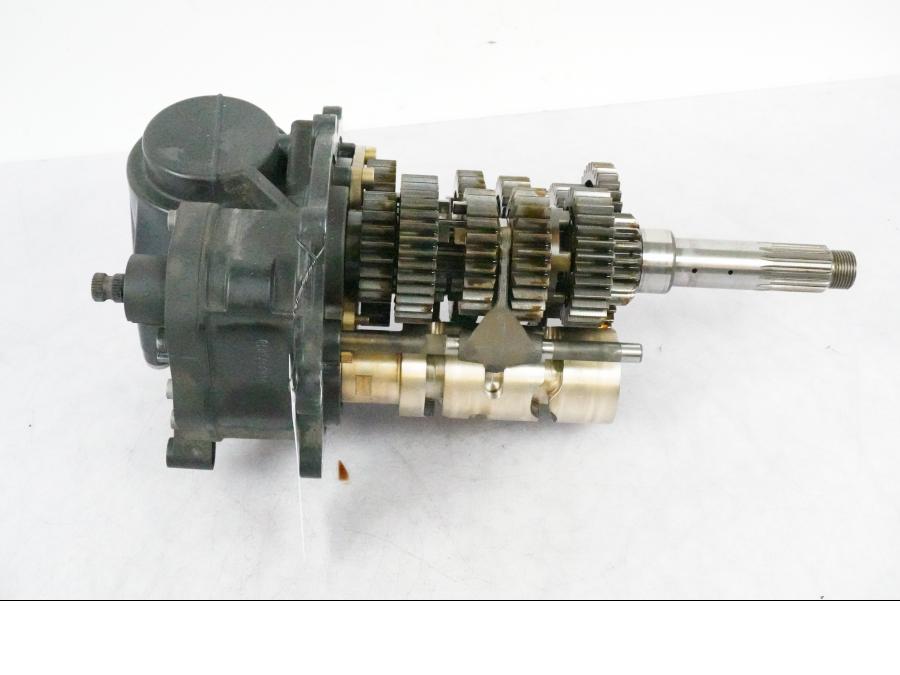 Framsidan på Växellåda från en BMW K 1200 S -2005 motorcykel.