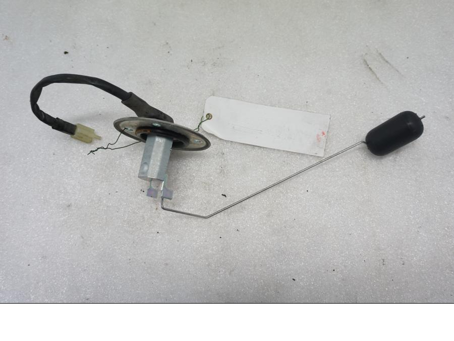 Baksidan på Bensintankgivare från en Suzuki VL 800 -2004 motorcykel.