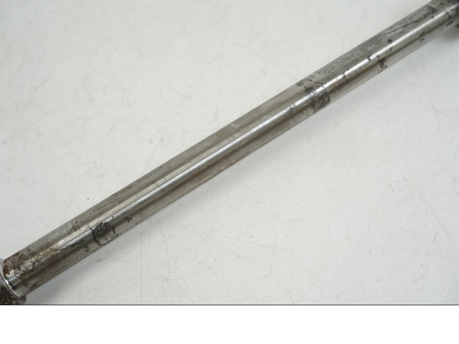 Höger sida på Axel från en Yamaha XV 1100 -1993 motorcykel.