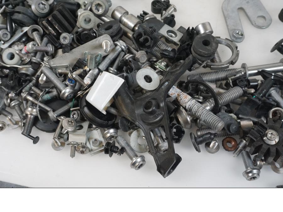 Höger sida på Skruv / Mutter etc från en BMW F 750 GS -2019 motorcykel.