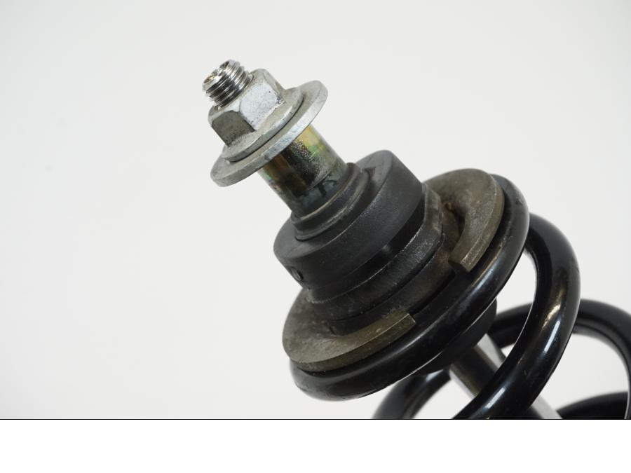 Snett uppifrån på Stötdämpare från en BMW R 850 R -1995 motorcykel.