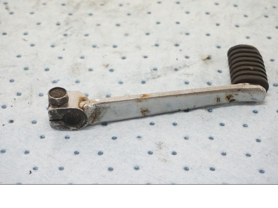 Baksidan på Växelpedal från en Suzuki GSX 550 -1985 motorcykel.