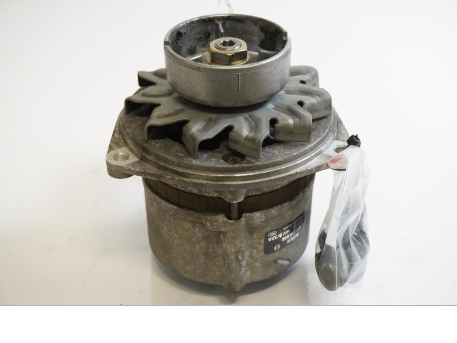 Framsidan på Generator från en BMW K 75 -1992 motorcykel.