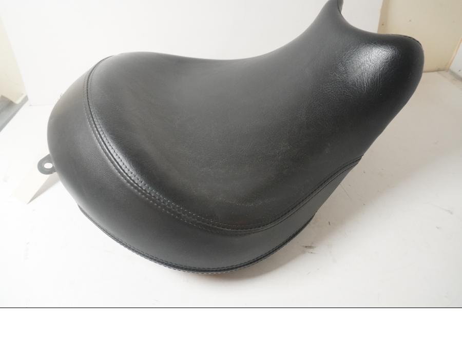 Baksidan på Sadel från en Kawasaki VN 2000 -2006 motorcykel.