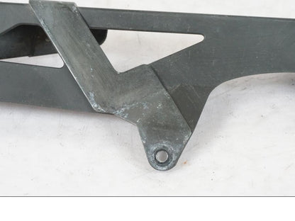 Baksidan på Kedjeskydd från en Suzuki GSX-S 1000 -2017 motorcykel.