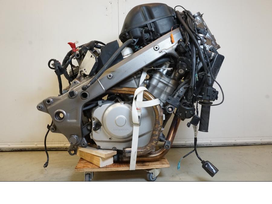 Framsidan på Motorpaket från en Honda NT 700 -2008 motorcykel.