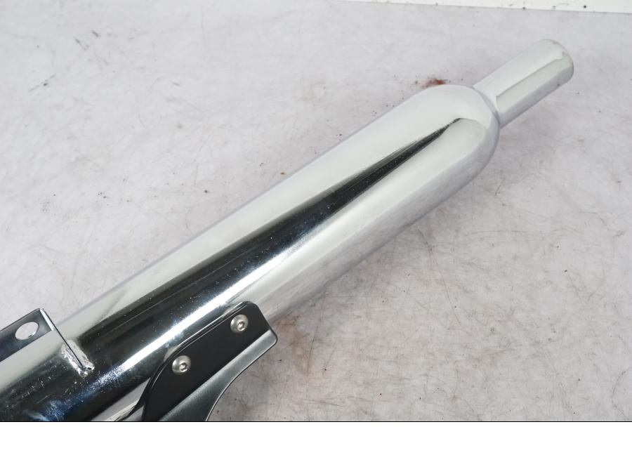 Höger sida på Ljuddämpare från en Triumph Bonneville -2001 motorcykel.