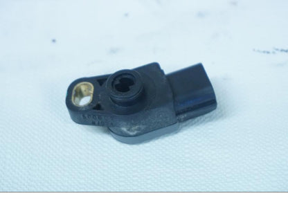 Baksidan på TPS från en Kawasaki Ninja 650 -2018 motorcykel.