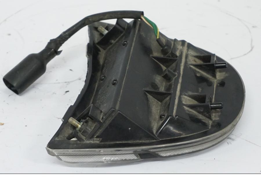 Snett nerifrån på Baklampa från en Honda CBR 900 RR -2002 motorcykel.