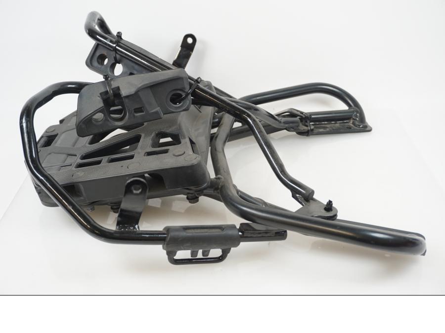 Vänster sida på Väskhållare från en Honda CBF 600 -2006 motorcykel.