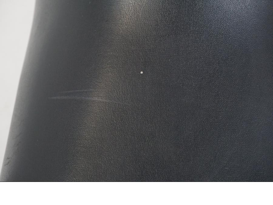 Vänster sida på Sadel från en Honda CBR 125 R -2006 motorcykel.