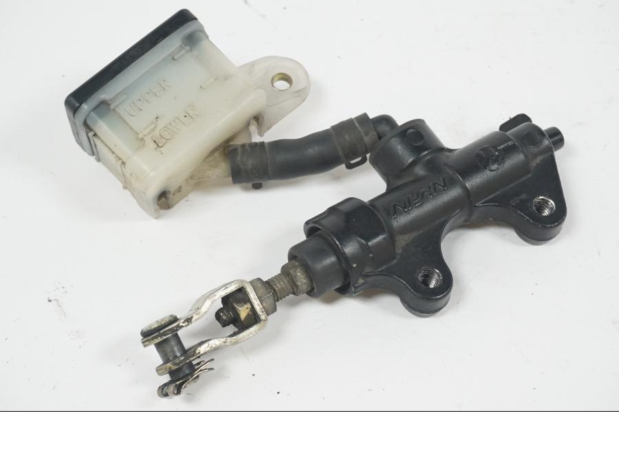 Framsidan på Bromshuvudcylinder från en Triumph Rocket III -2007 motorcykel.