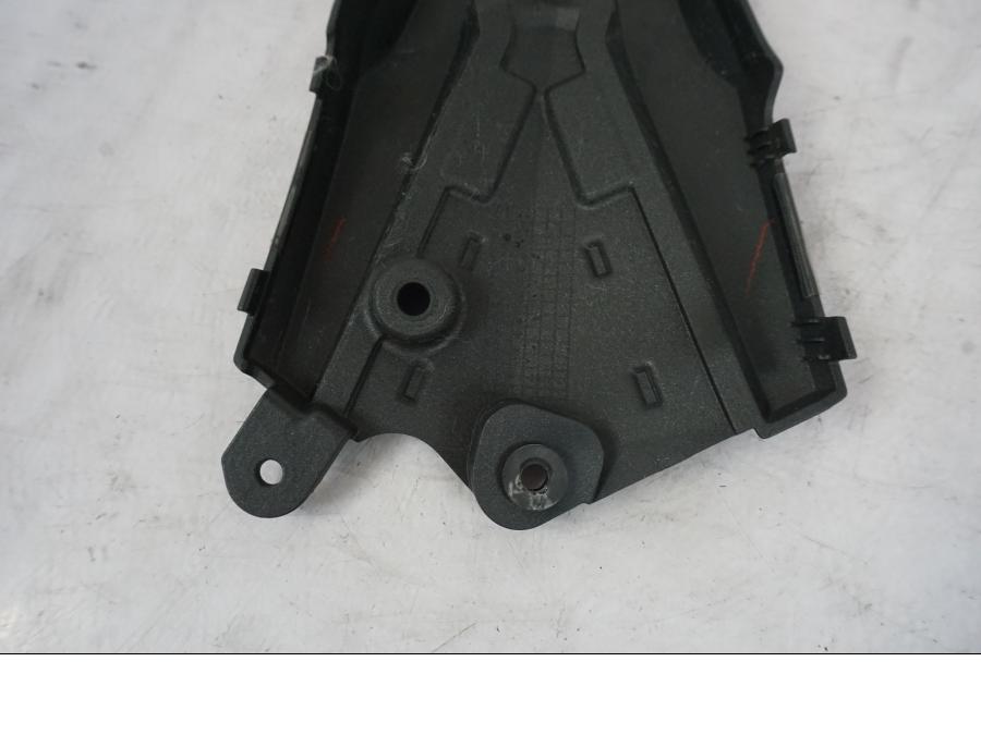 Snett nerifrån på Sidopanel från en Kawasaki Z 800 -2014 motorcykel.