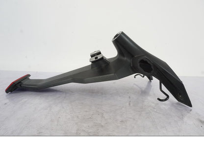 Baksidan på Skylthållare från en Kawasaki ER-6F -2010 motorcykel.