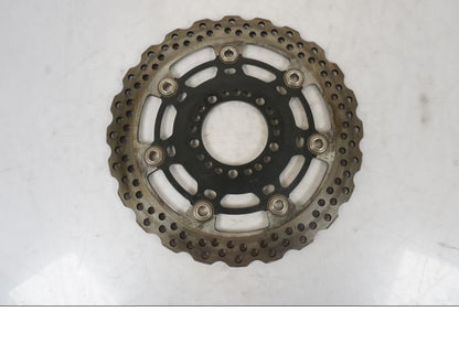 Framsidan på Bromsskiva från en Kawasaki Z 800 -2014 motorcykel.