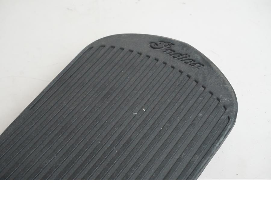 Baksidan på Fotplatta från en Indian Chieftain Dark Horse -2019 motorcykel.