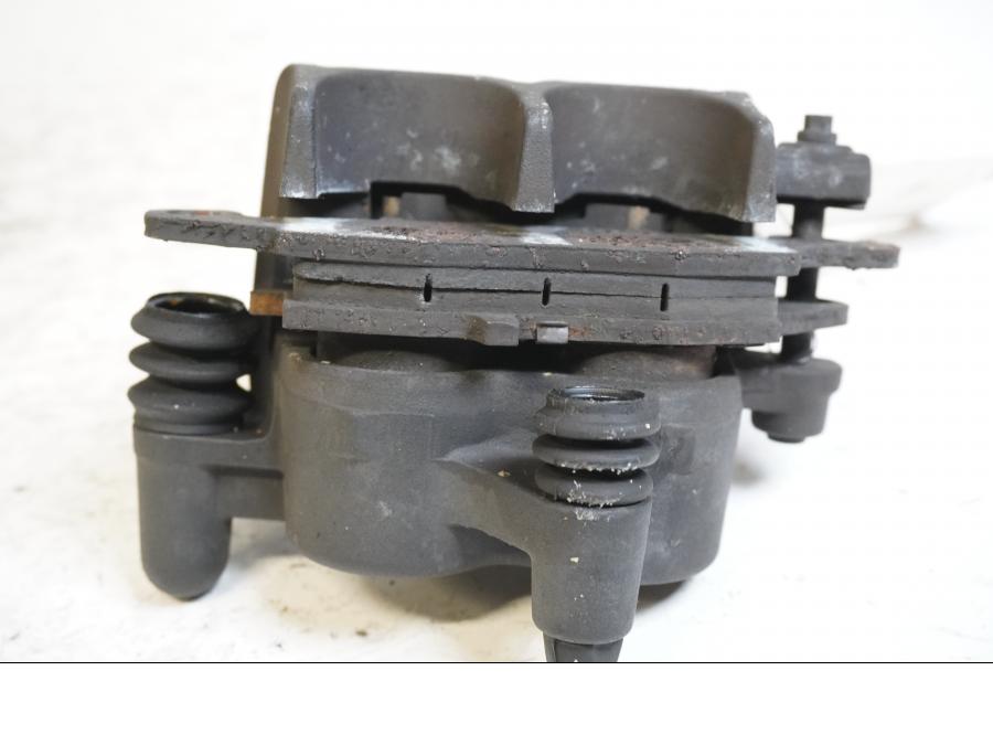 Höger sida på Bromsok från en Suzuki SV 650 -2003 motorcykel.