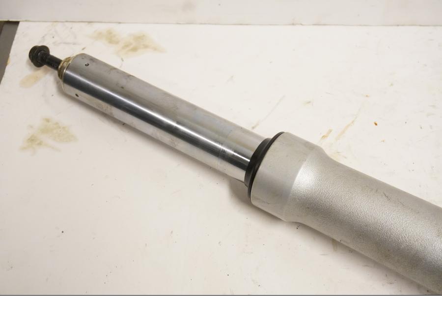 Vänster sida på Gaffelben från en BMW K 1200 LT -2004 motorcykel.