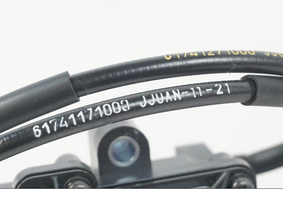 Snett uppifrån på Avgasspjällmotor från en KTM 1290 Super Duke R -2022 motorcykel.