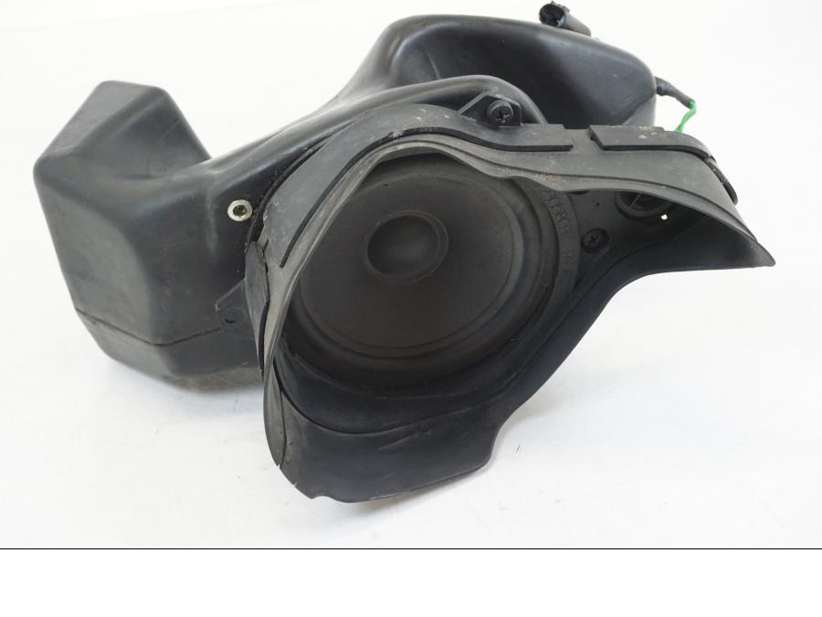 Framsidan på Högtalare från en BMW K 1200 LT -2004 motorcykel.