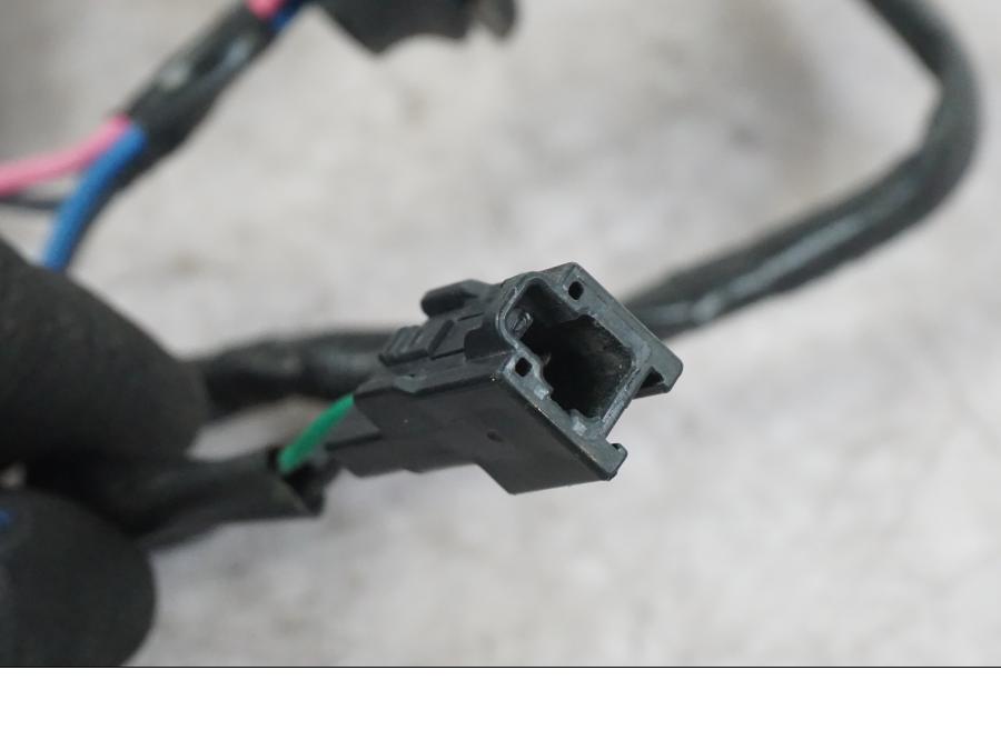 Extrabild6 på Kablage från en Kawasaki ZX-6R -2006 motorcykel.