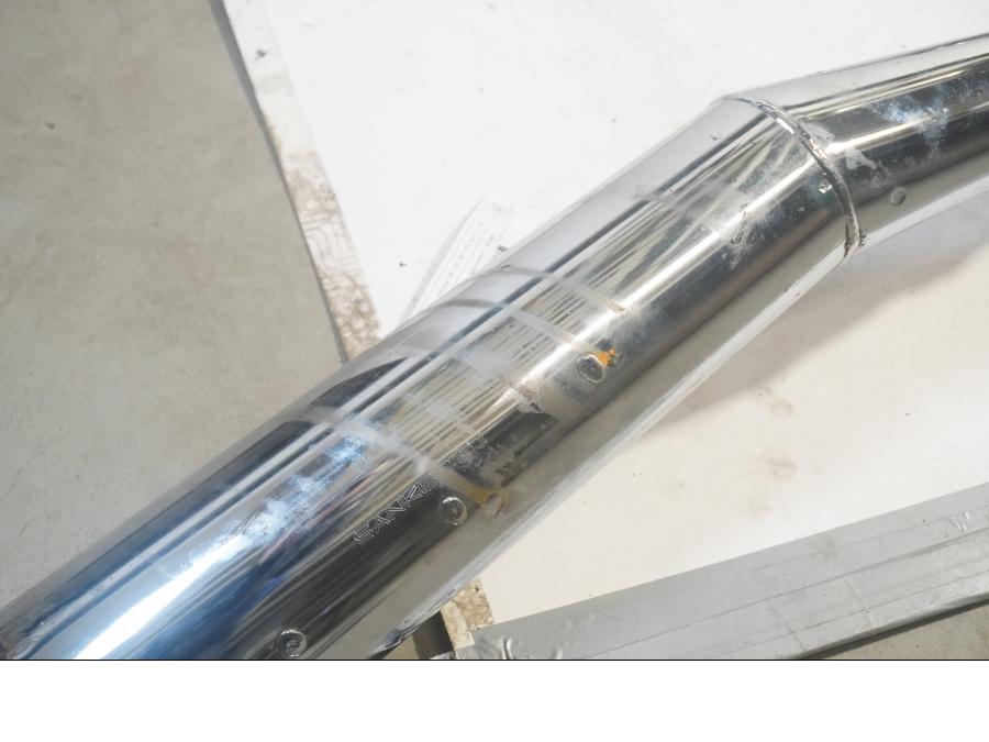 Höger sida på Avgassystem från en Honda CB 750 SF -1993 motorcykel.